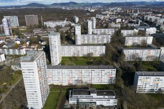 Dans le canton de Berne, ce sont surtout les régions urbaines qui sont touchées par la pénurie de logements (photo prétexte). KEYSTONE/CHRISTIAN BEUTLER